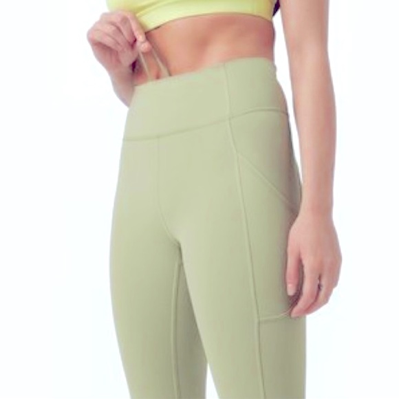 Lululemon - Vista Green - Size 4 - Picture 2 of 6